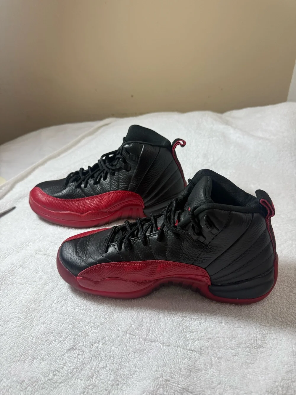 Air Jordan 12 Retro GS Flu Game Black Varsity Red 153265-002 Size 6.5Y 8 Wmns
